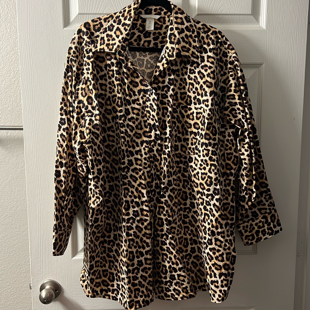 H&M leopard print button down top